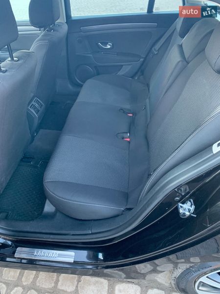 Универсал Renault Laguna 2010 в Остроге