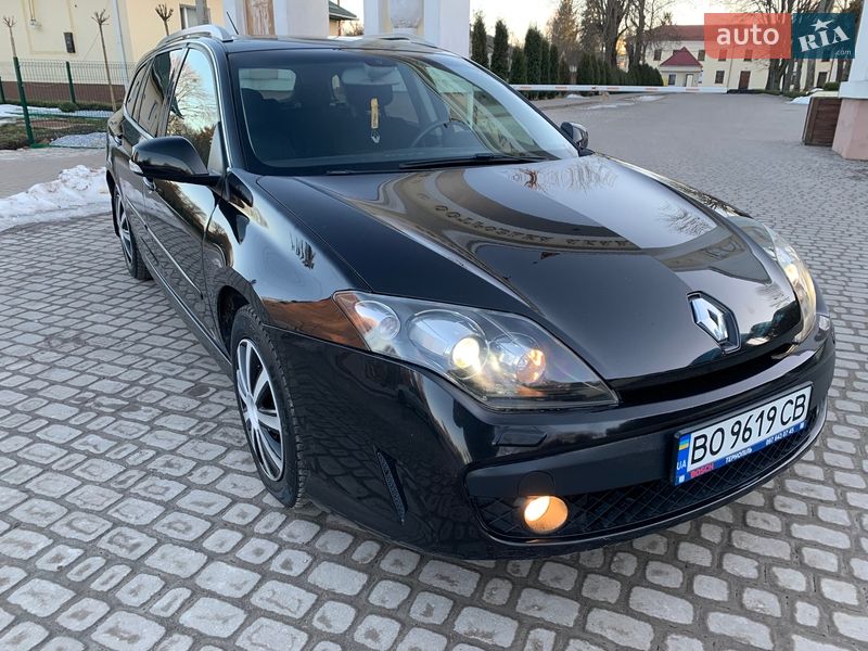 Универсал Renault Laguna 2010 в Остроге