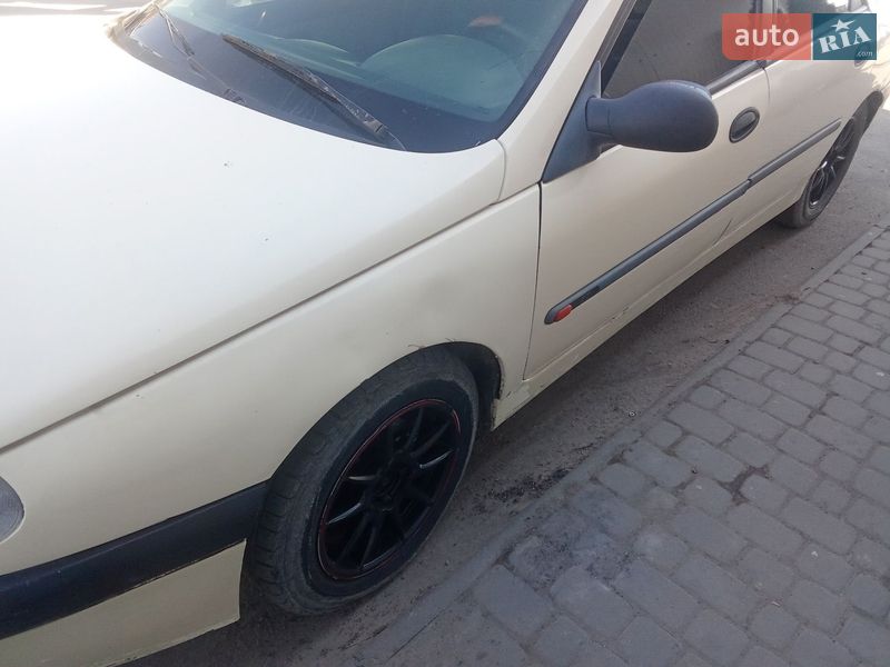 Універсал Renault Laguna 1995 в Золочеві