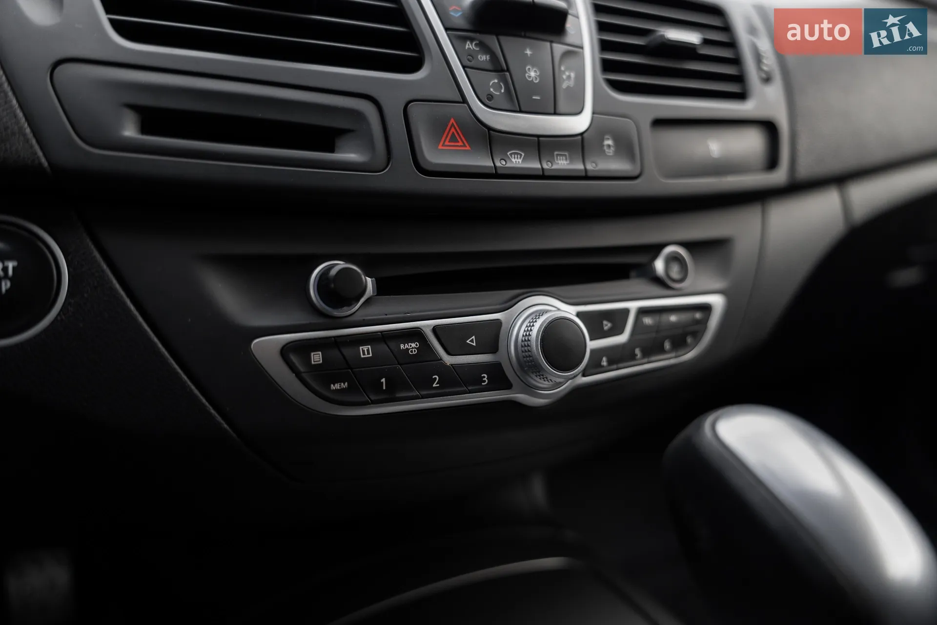 2012 Renault Laguna - мініатюра 24