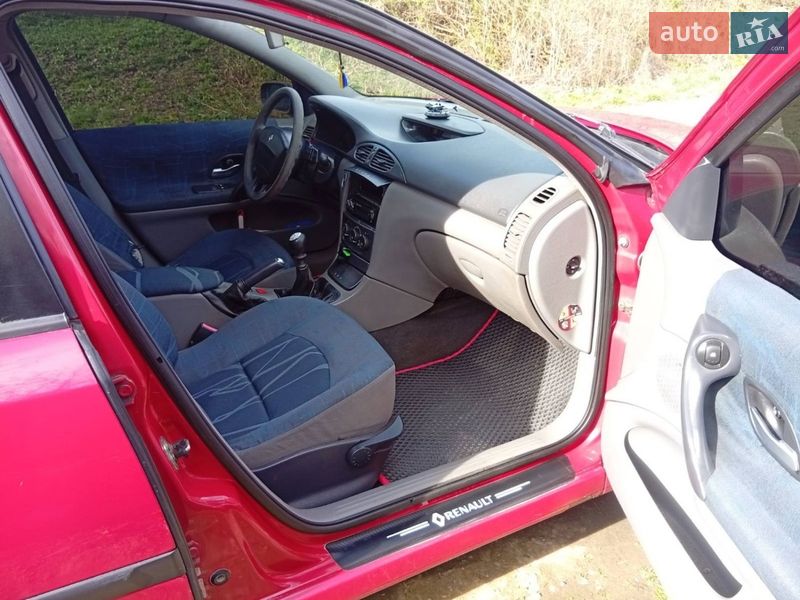 Ліфтбек Renault Laguna 2002 в Чернівцях