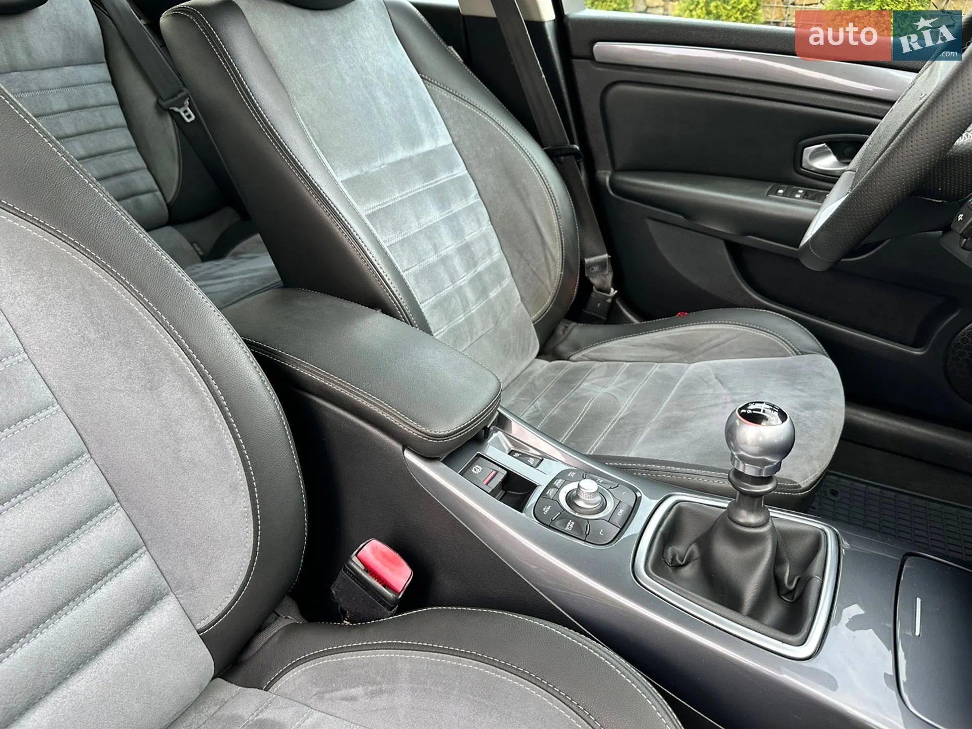 2011 Renault Laguna - мініатюра 100