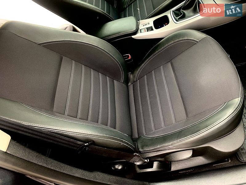 Универсал Renault Laguna 2010 в Остроге