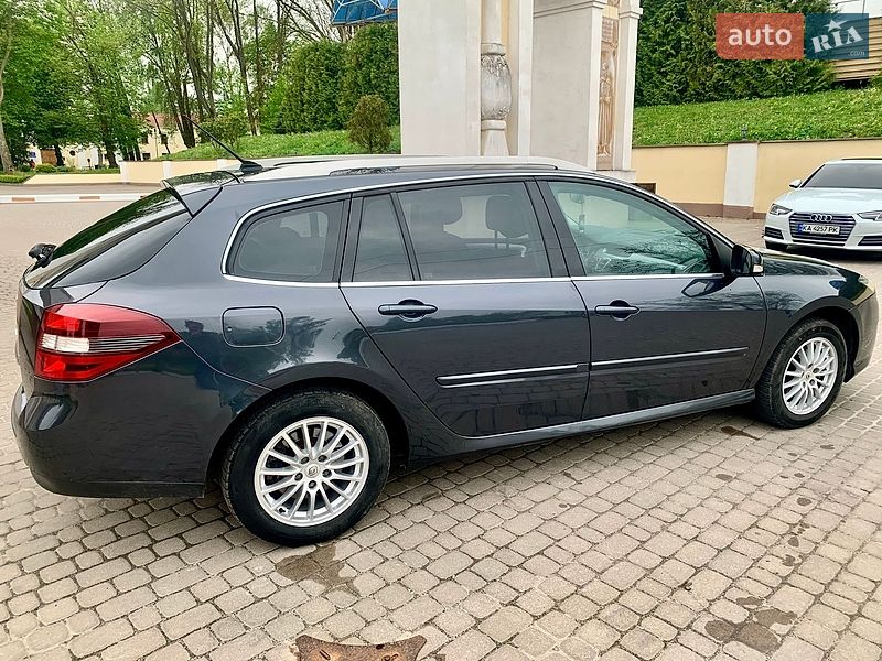Универсал Renault Laguna 2010 в Остроге