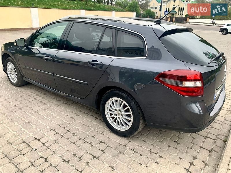 Универсал Renault Laguna 2010 в Остроге