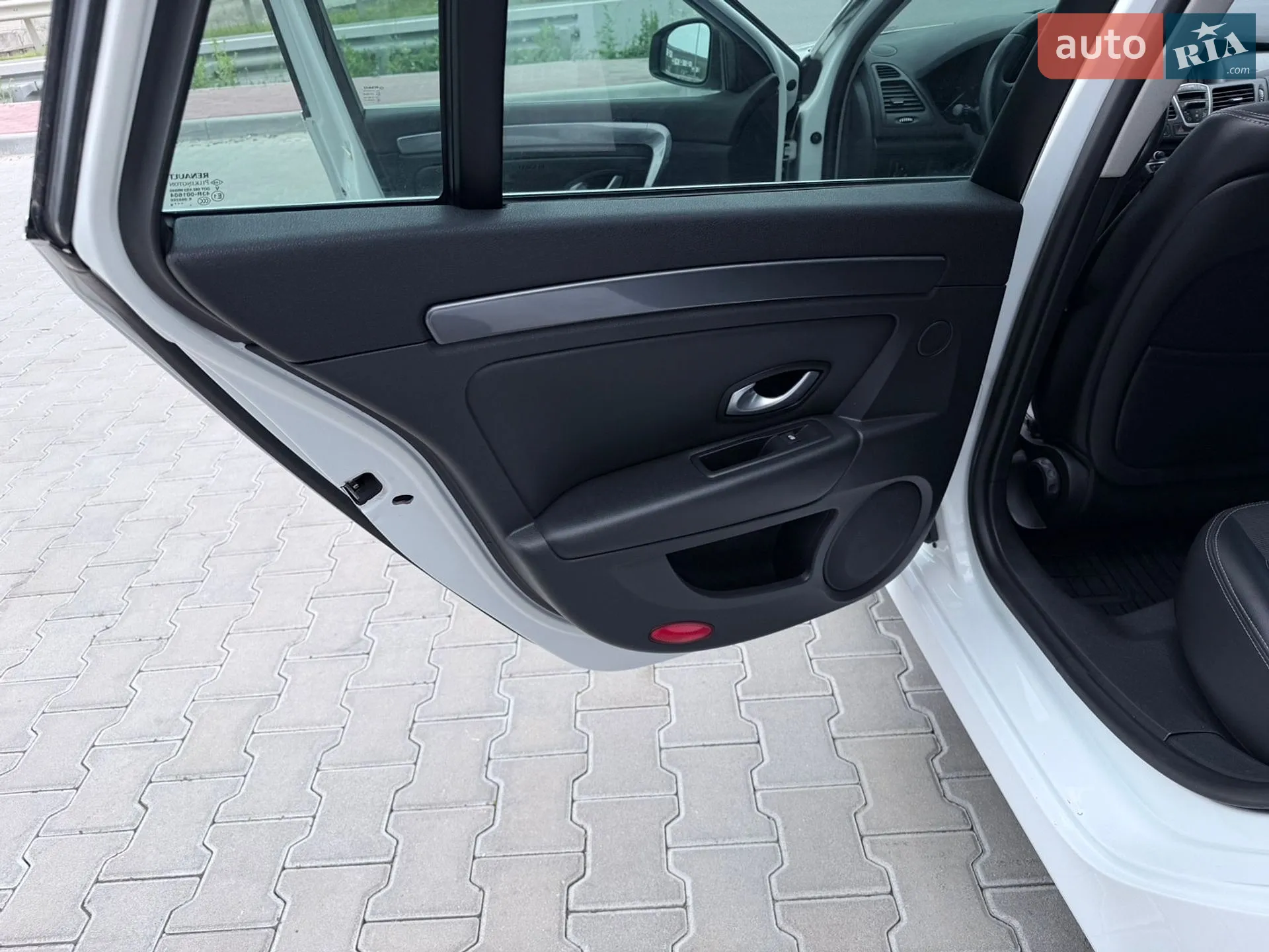 2010 Renault Laguna - мініатюра 27