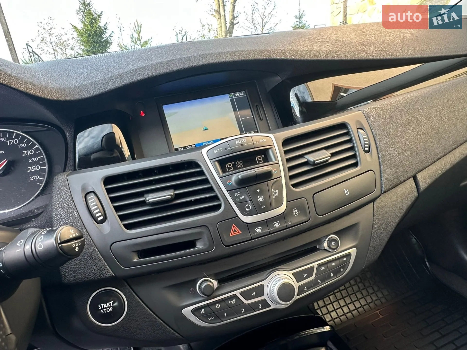 2011 Renault Laguna - мініатюра 39