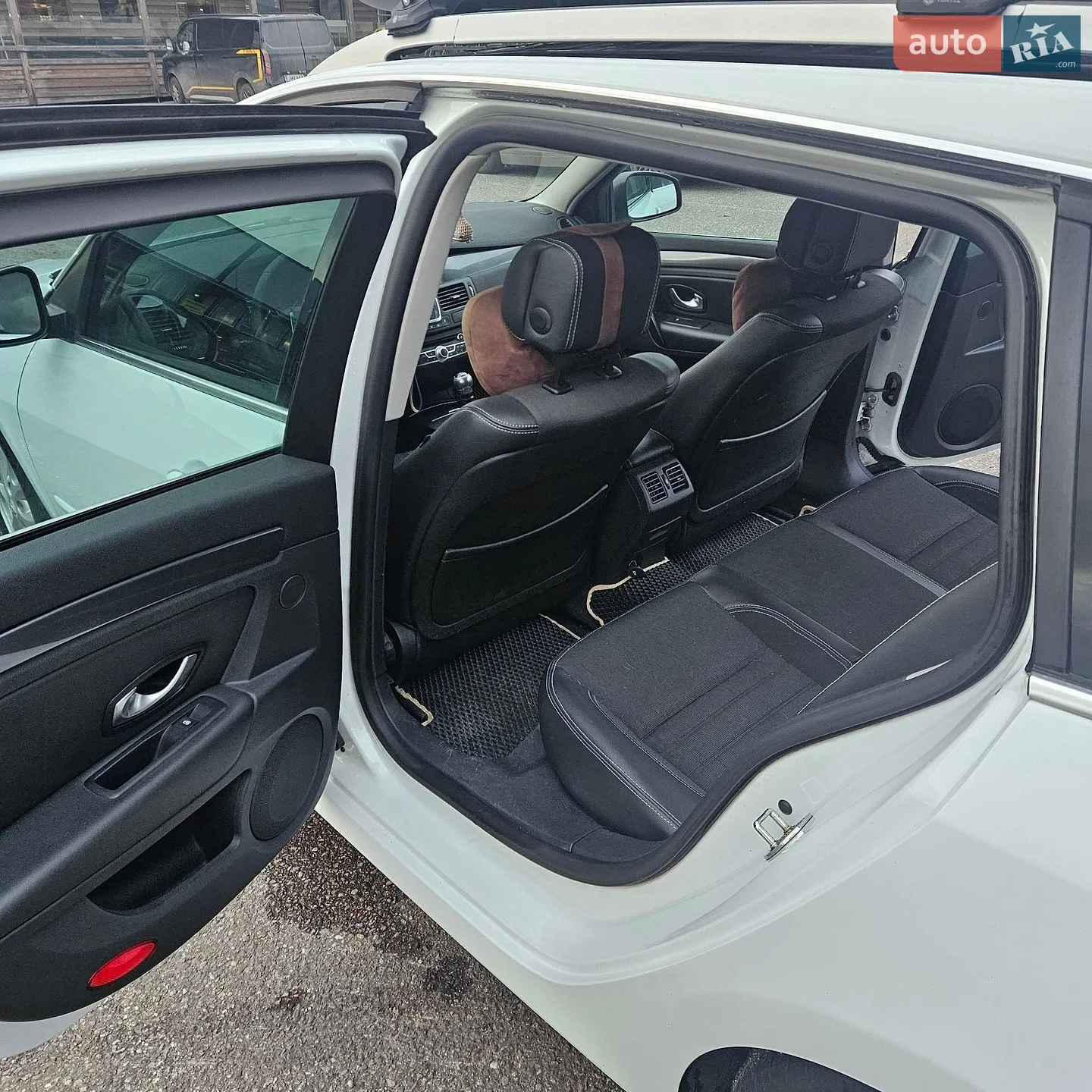 2010 Renault Laguna - мініатюра 12