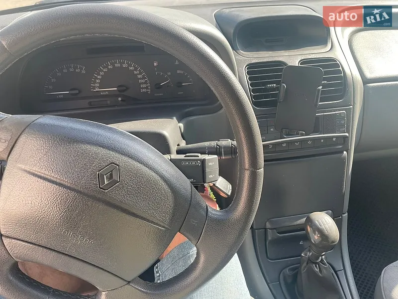 Renault Laguna 2001 VIN VF1B5640E23714734 фото оголошення 8 з 44