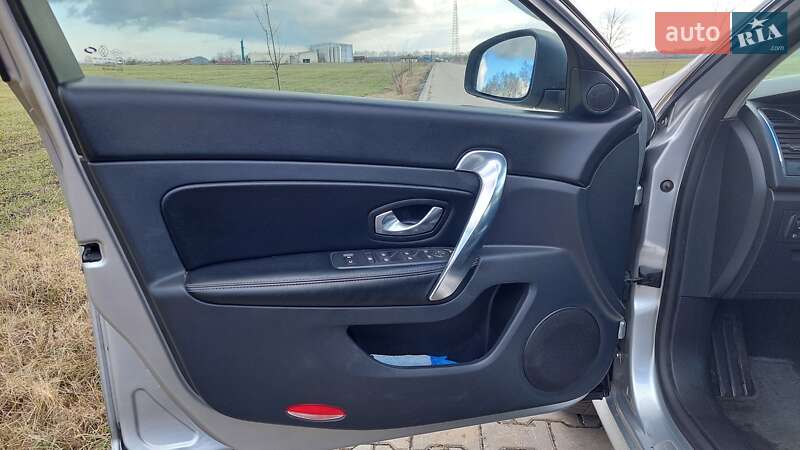 Седан Renault Latitude 2011 в Виннице