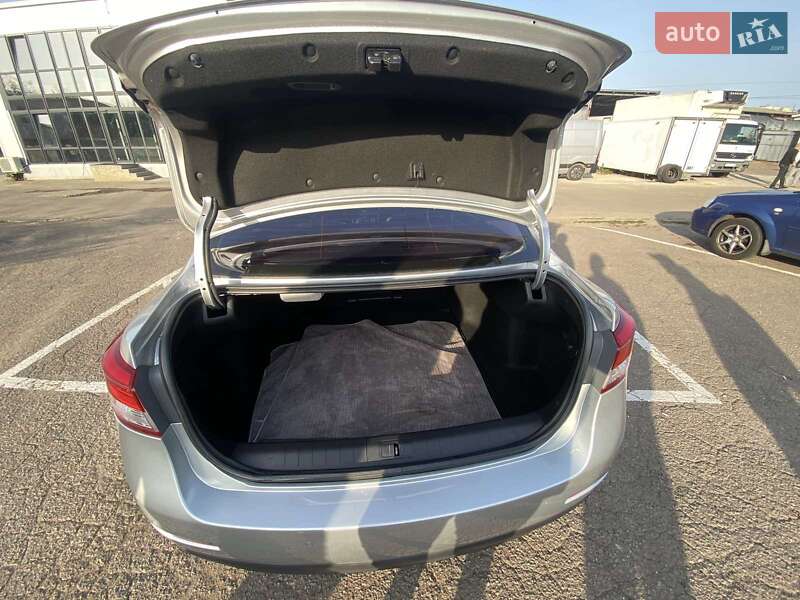 Седан Renault Latitude 2015 в Житомире