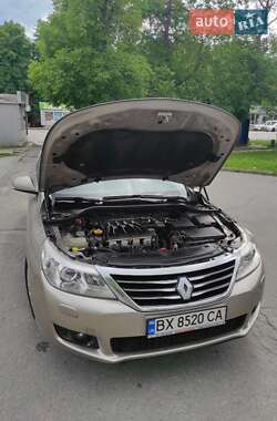 Седан Renault Latitude 2012 в 