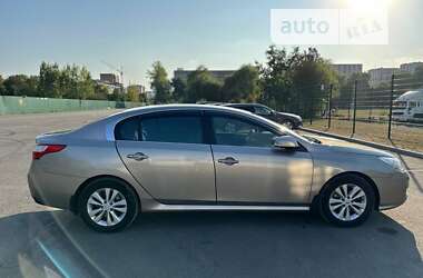 Седан Renault Latitude 2010 в Івано-Франківську