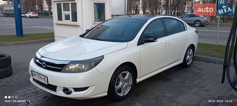 Седан Renault Latitude 2010 в 