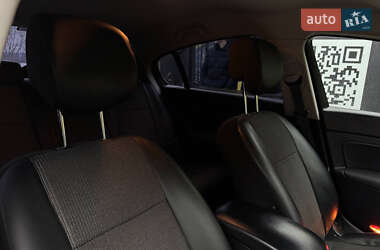 Седан Renault Latitude 2011 в 