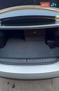 Седан Renault Latitude 2015 в 