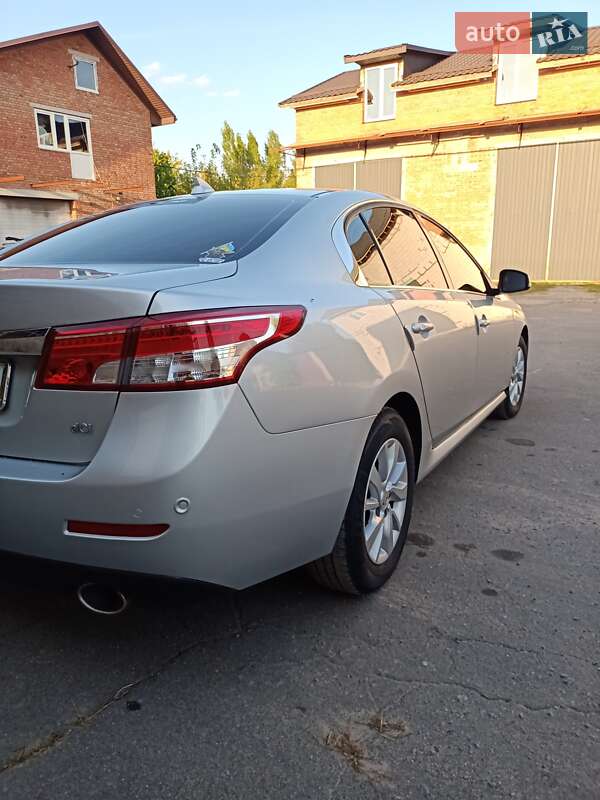 Седан Renault Latitude 2015 в Калиновке