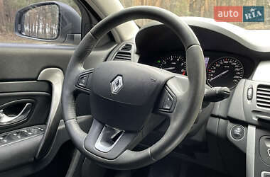 Седан Renault Latitude 2011 в 