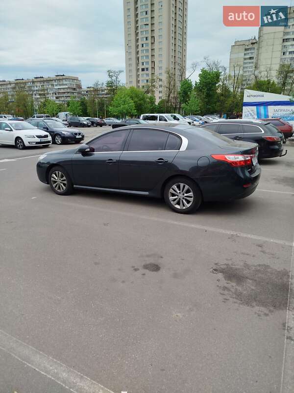 Седан Renault Latitude 2012 в Киеве