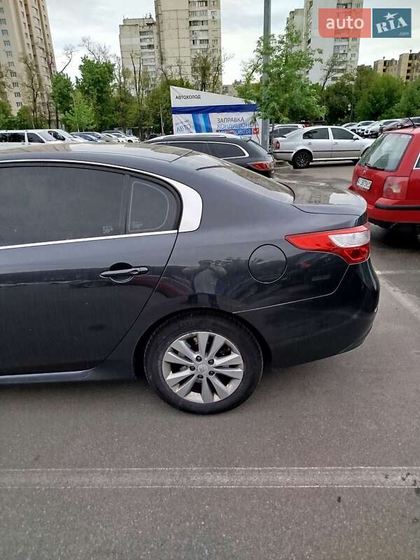Седан Renault Latitude 2012 в Киеве