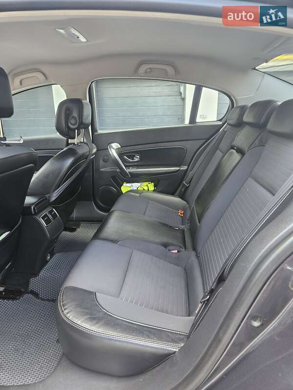 Седан Renault Latitude 2011 в Хмельницком