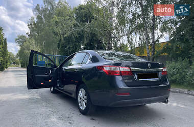 Седан Renault Latitude 2012 в 