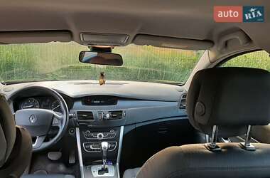 Седан Renault Latitude 2011 в 