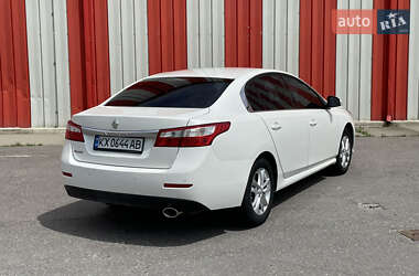 Седан Renault Latitude 2011 в 