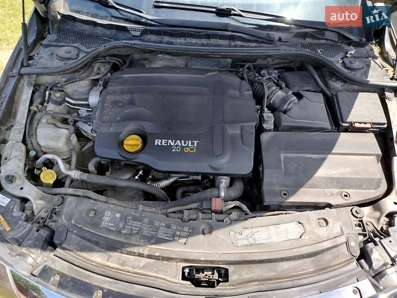 Седан Renault Latitude 2011 в Львове