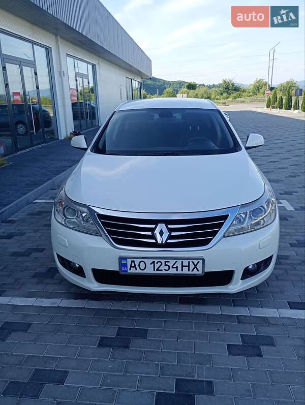 Седан Renault Latitude 2011 в Хусте