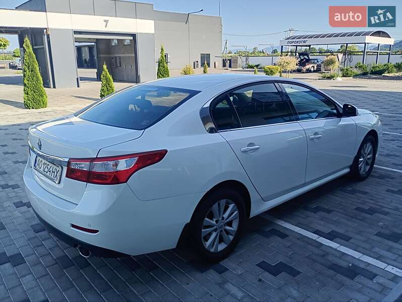 Седан Renault Latitude 2011 в Хусте