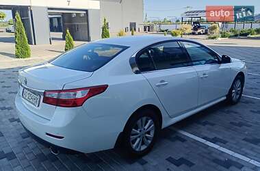 Седан Renault Latitude 2011 в 