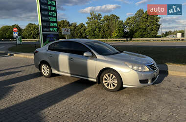 Седан Renault Latitude 2011 в 
