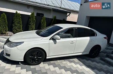 Седан Renault Latitude 2011 в Львові