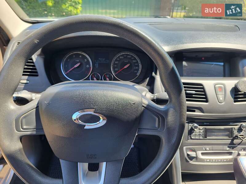 Седан Renault Latitude 2014 в Киеве