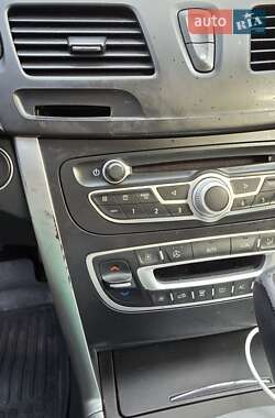Седан Renault Latitude 2012 в 