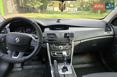 Седан Renault Latitude 2012 в 