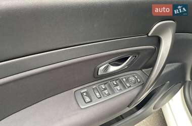 Седан Renault Latitude 2011 в 
