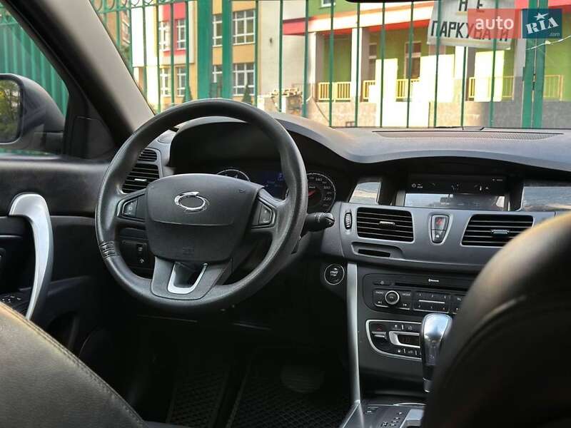 Седан Renault Latitude 2014 в Киеве