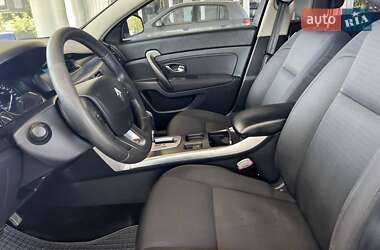 Седан Renault Latitude 2011 в 