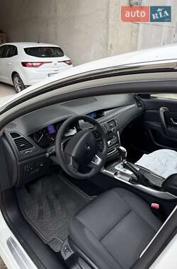 Седан Renault Latitude 2011 в 