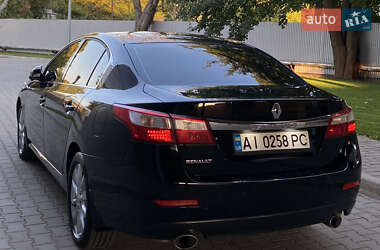 Седан Renault Latitude 2012 в 
