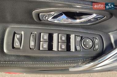 Седан Renault Latitude 2012 в 