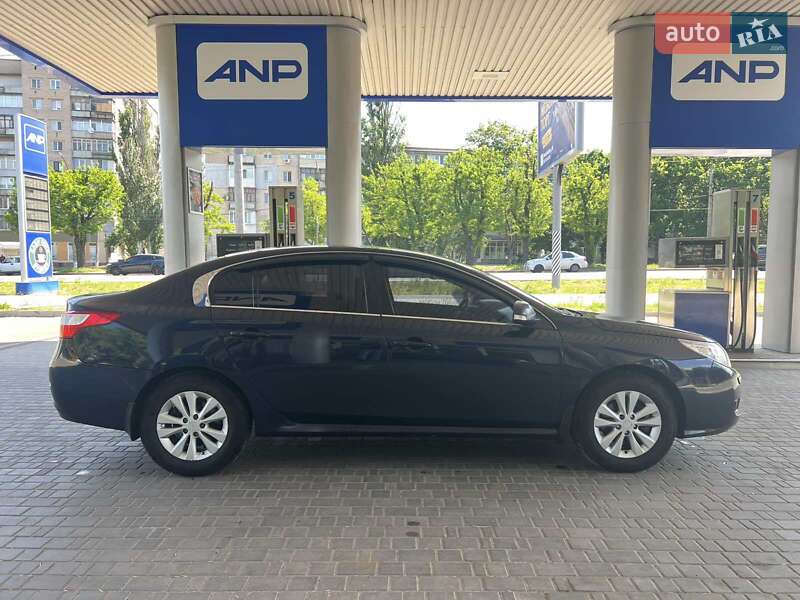 Седан Renault Latitude 2011 в Николаеве
