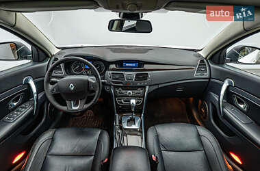 Седан Renault Latitude 2012 в 