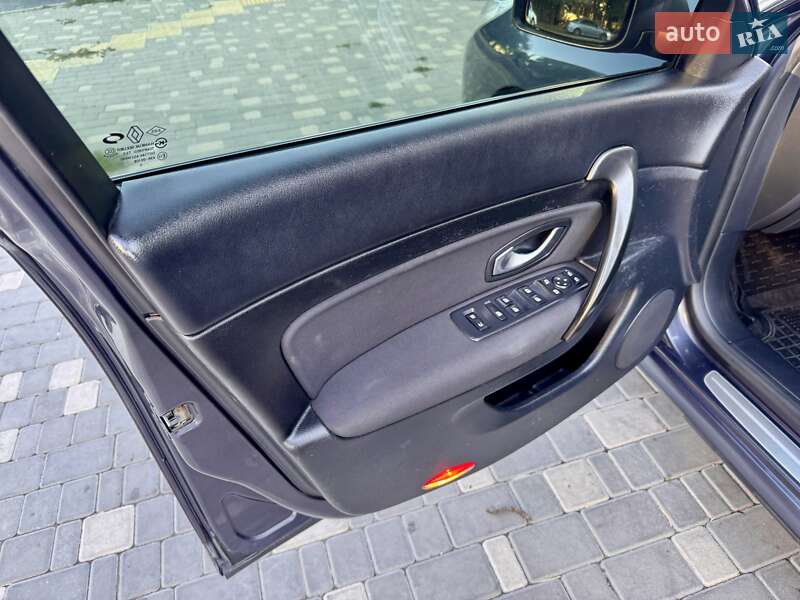 Седан Renault Latitude 2011 в Одесі