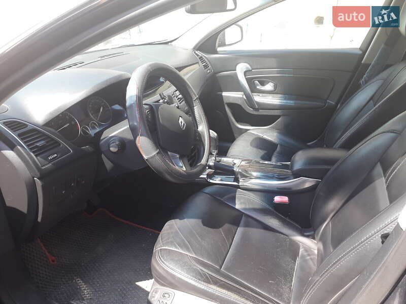 Седан Renault Latitude 2010 в Ізмаїлі