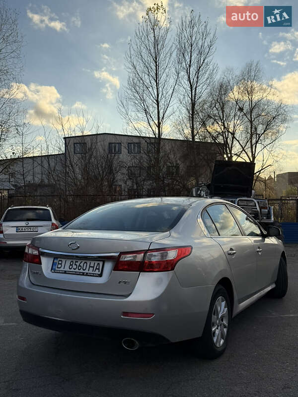 Седан Renault Latitude 2015 в Софиевской Борщаговке