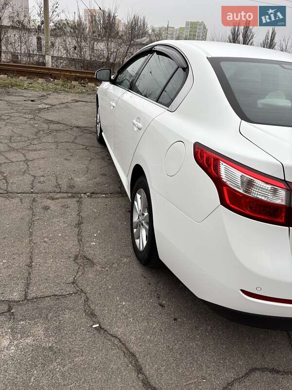 Седан Renault Latitude 2012 в Києві