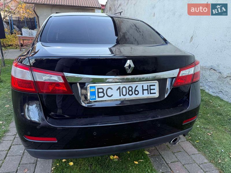 Седан Renault Latitude 2011 в Стрию